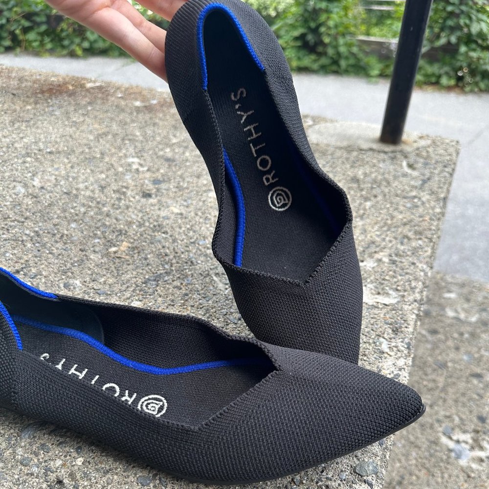 Rothy's "The Point" Flat in black - Womens 8 LIKE NEW